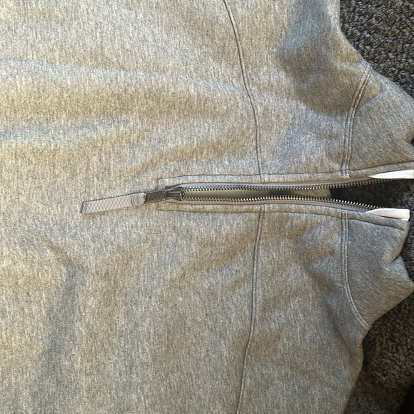 Lululemon - Picture 3 of 3